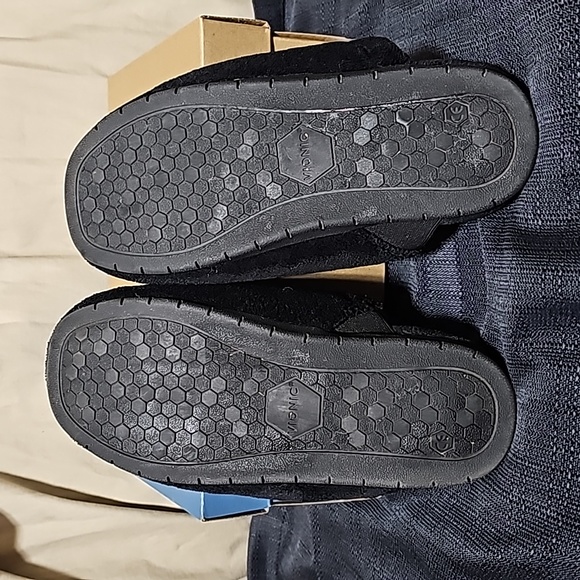 Vionic slippers - Picture 3 of 4